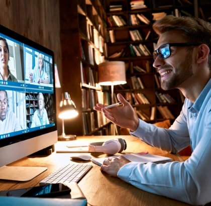 img-how-we-stay-connected-and-communicate-in-a-virtual-team-setting